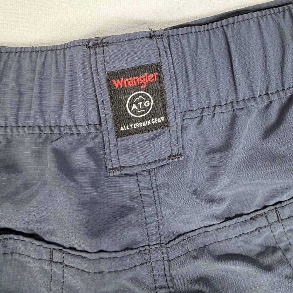 Wrangler ATG Peak Shorts Mens 32 Navy Nylon Ripstop Cargo Hiking Elastic Waist - Picture 3 of 9